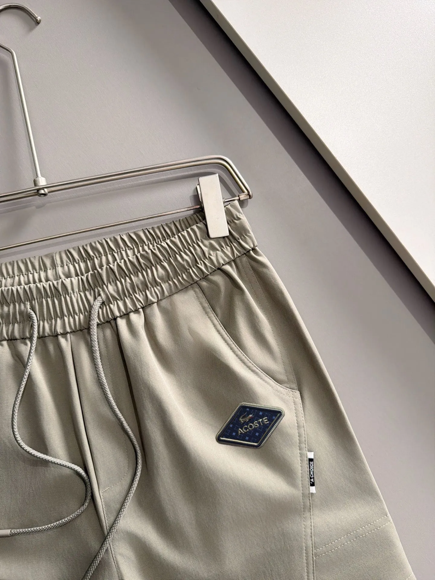 LACOSTE French Crocodile Lacoste 2026 Spring and Summer New Arrival casual pants, counter-customized fabrics Breathable, high comfort, impeccable details, brand element design concept, reflecting high quality. It feels delicate and soft! It presents a casual cut and the upper body shape is great! Sizes:M-4XL